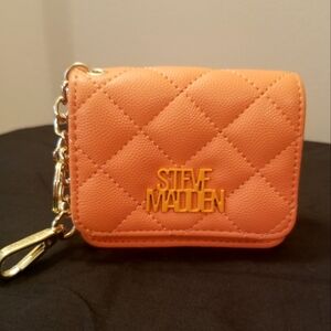 Steve Madden orange wallet w key chain, gold accents.  Excellent condition!